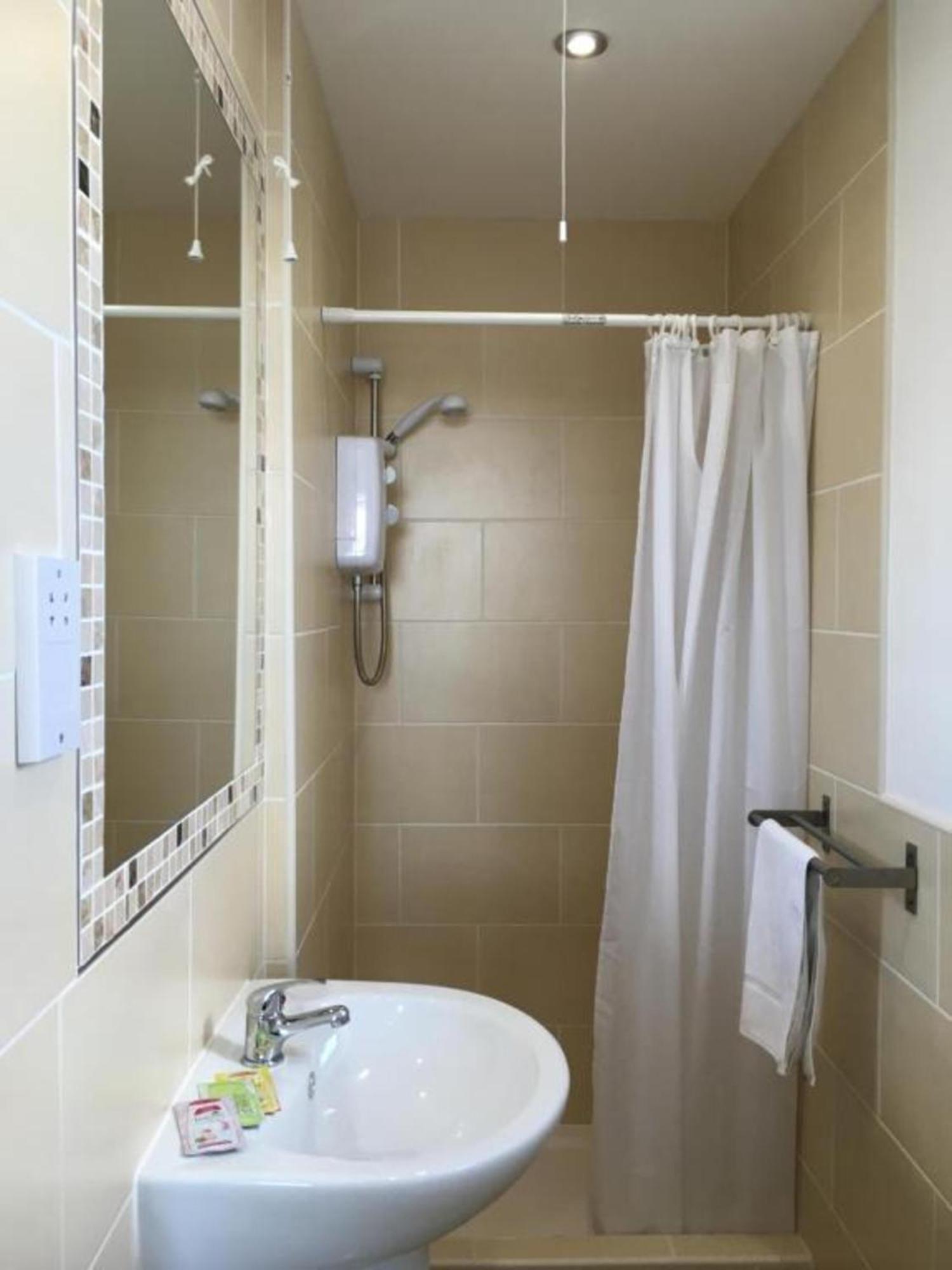 בלקפול Oyo Wave Crest Hotel מראה חיצוני תמונה