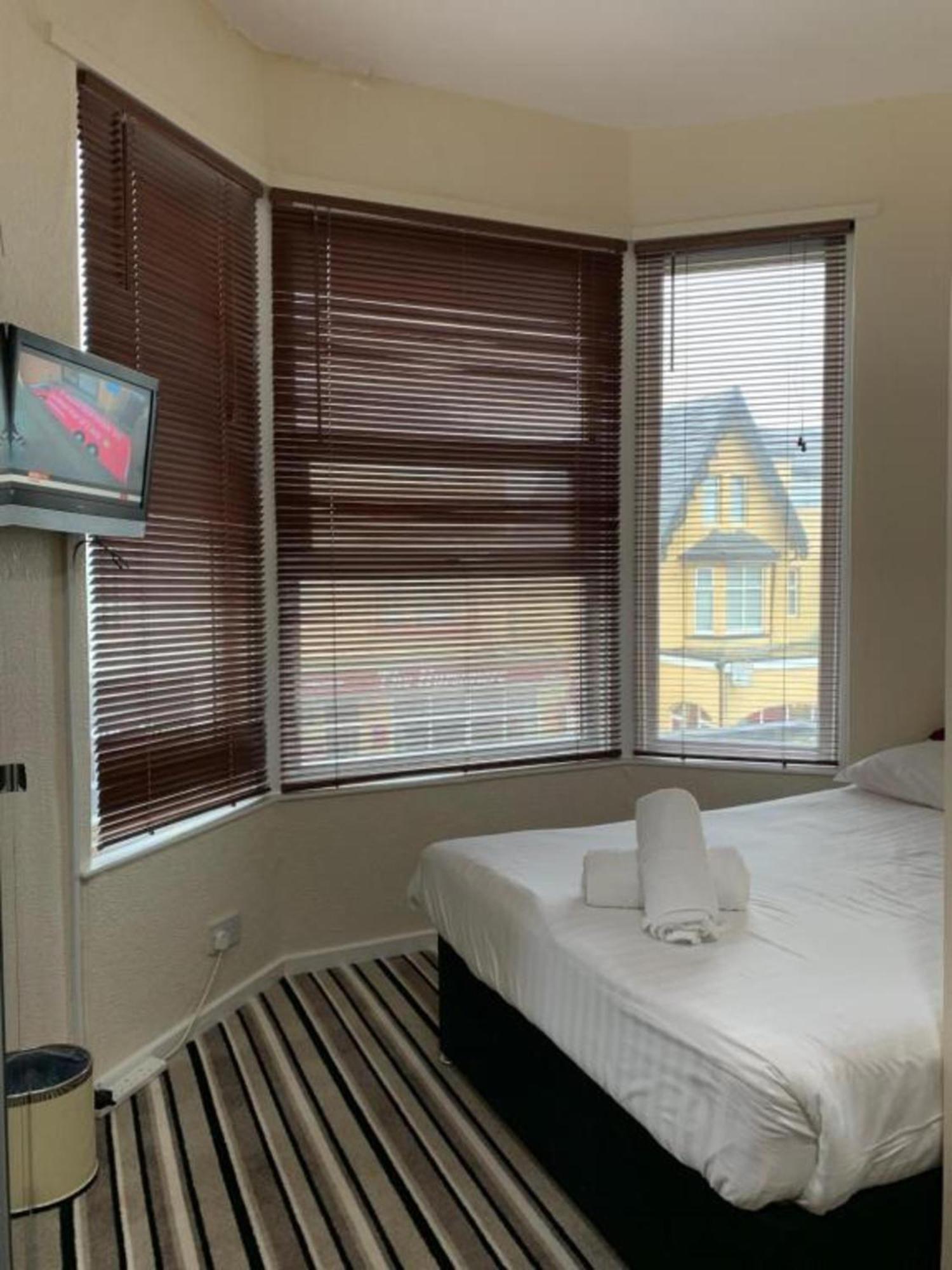 בלקפול Oyo Wave Crest Hotel מראה חיצוני תמונה