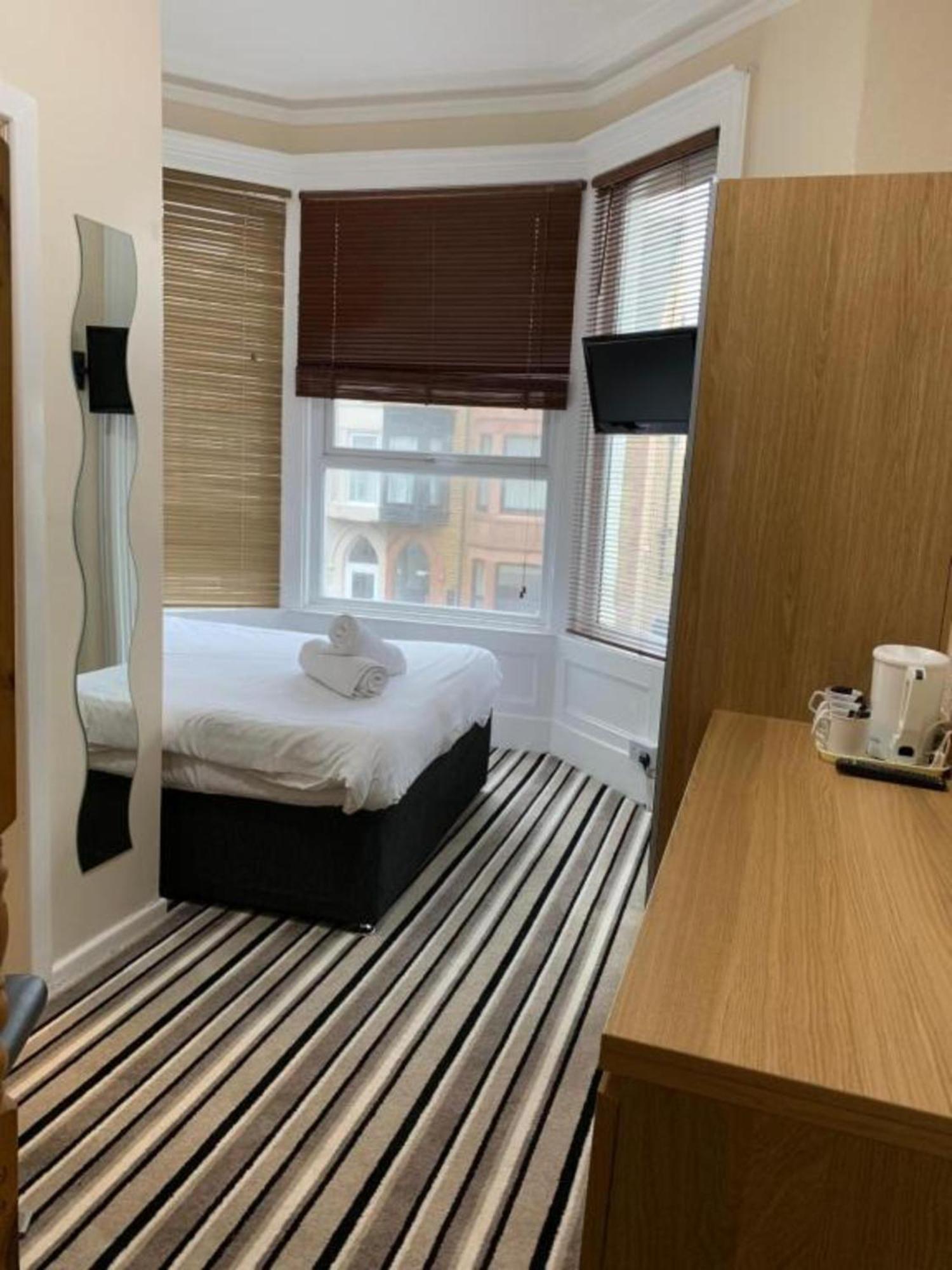 בלקפול Oyo Wave Crest Hotel מראה חיצוני תמונה