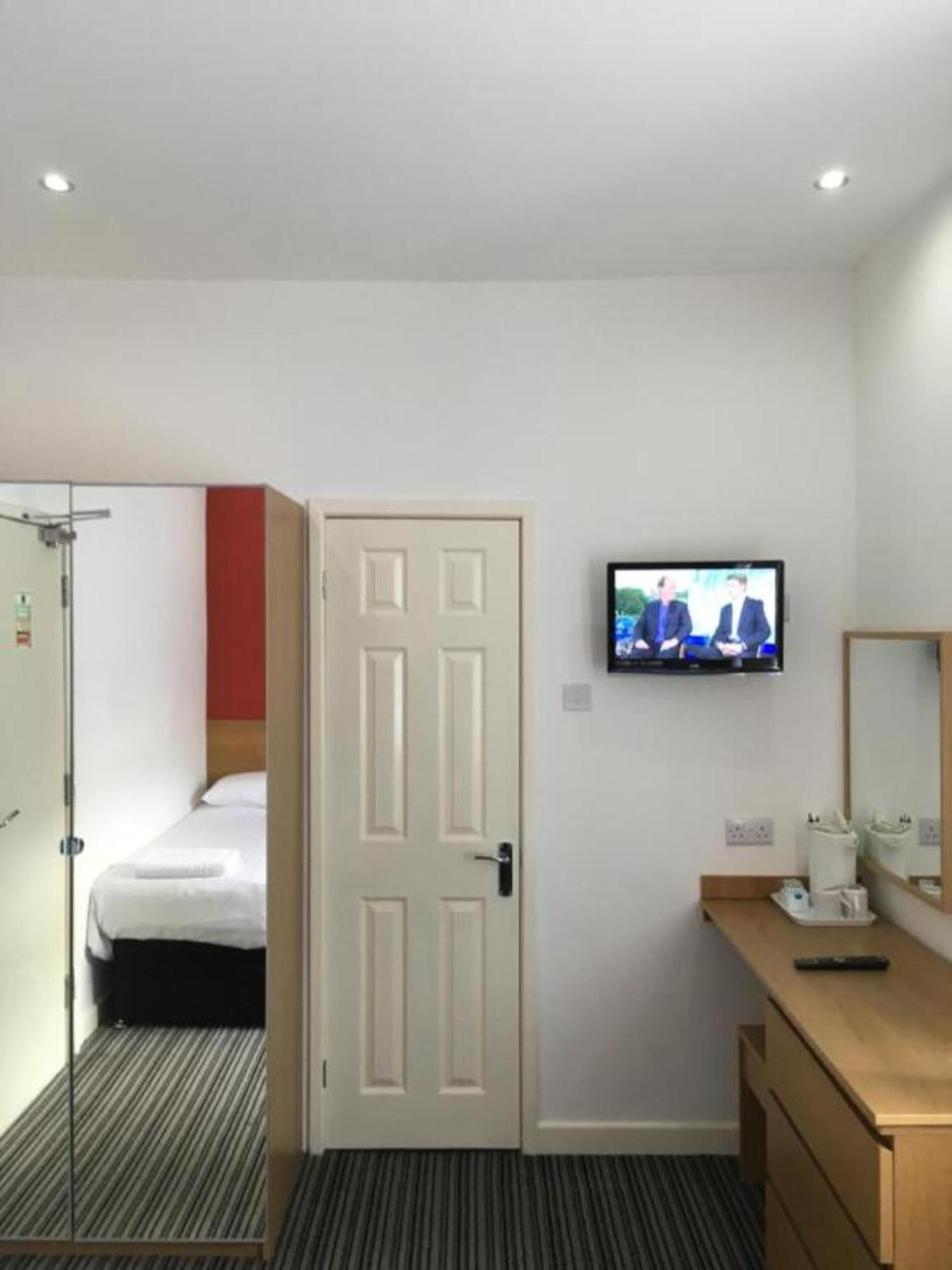 בלקפול Oyo Wave Crest Hotel מראה חיצוני תמונה