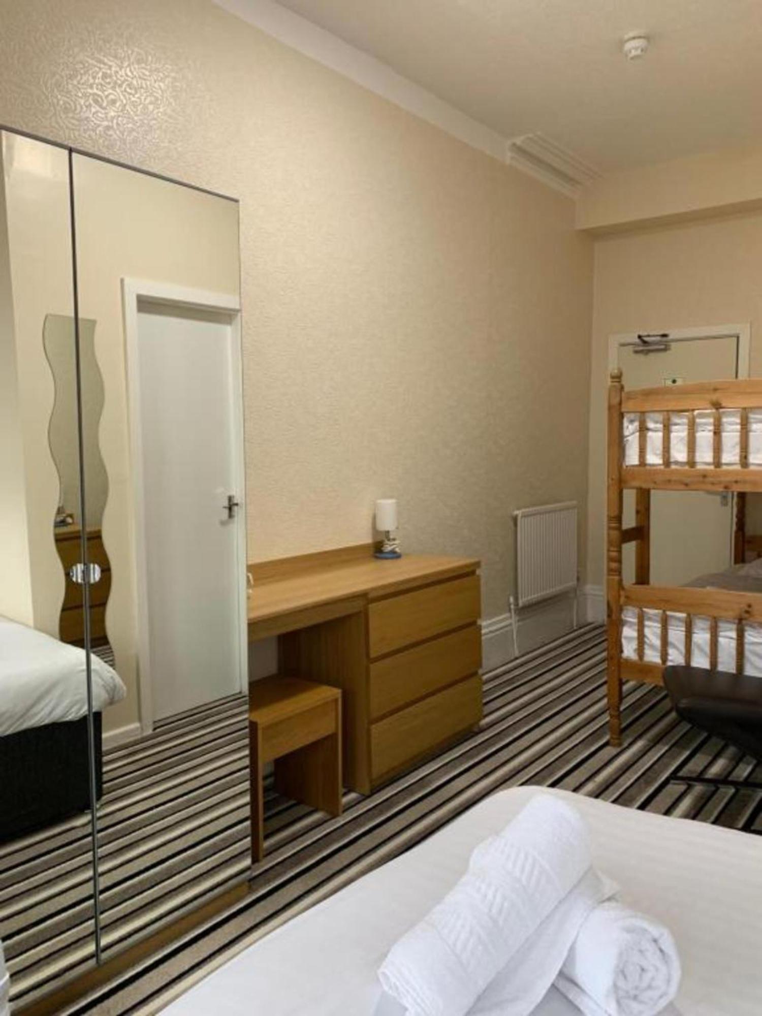 בלקפול Oyo Wave Crest Hotel מראה חיצוני תמונה