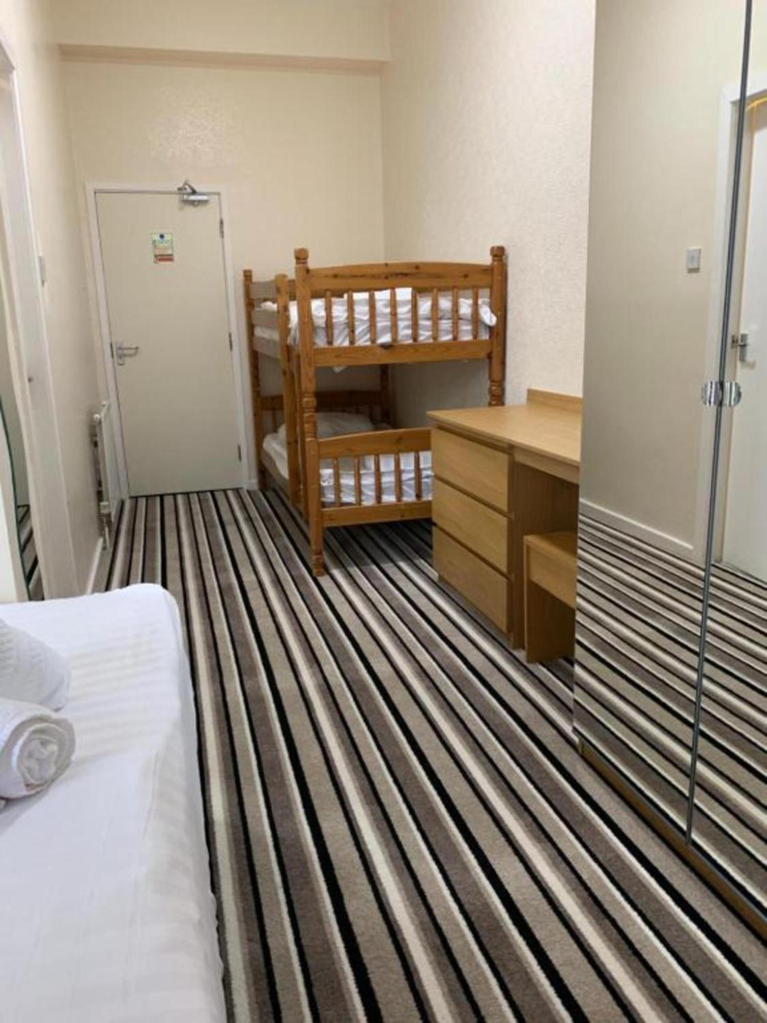 בלקפול Oyo Wave Crest Hotel מראה חיצוני תמונה