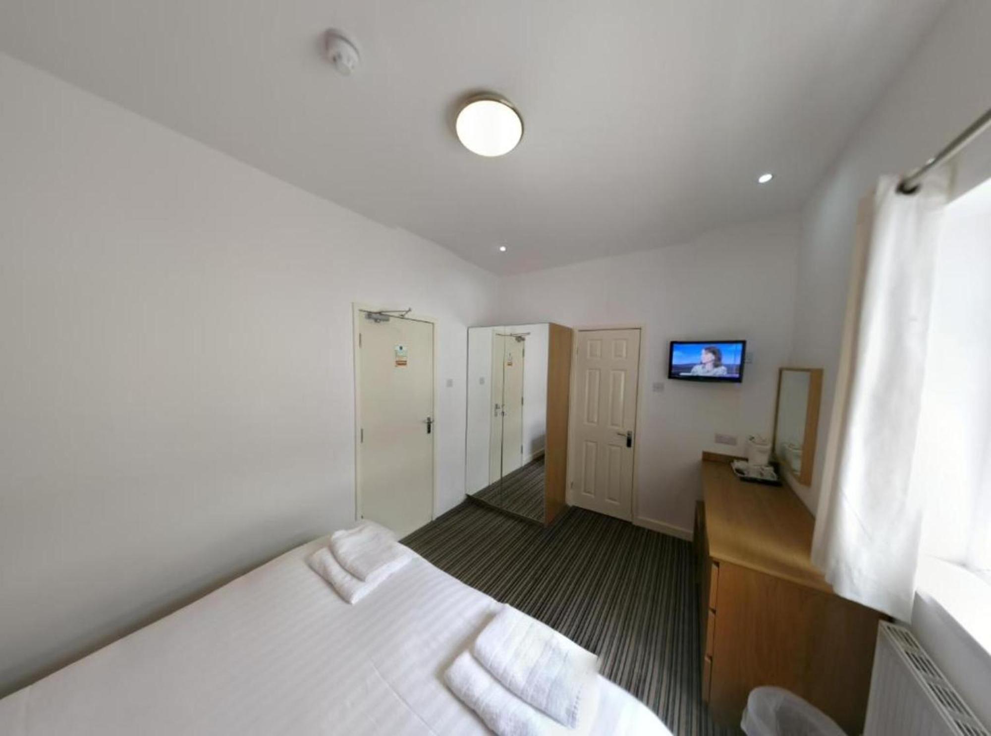 בלקפול Oyo Wave Crest Hotel מראה חיצוני תמונה