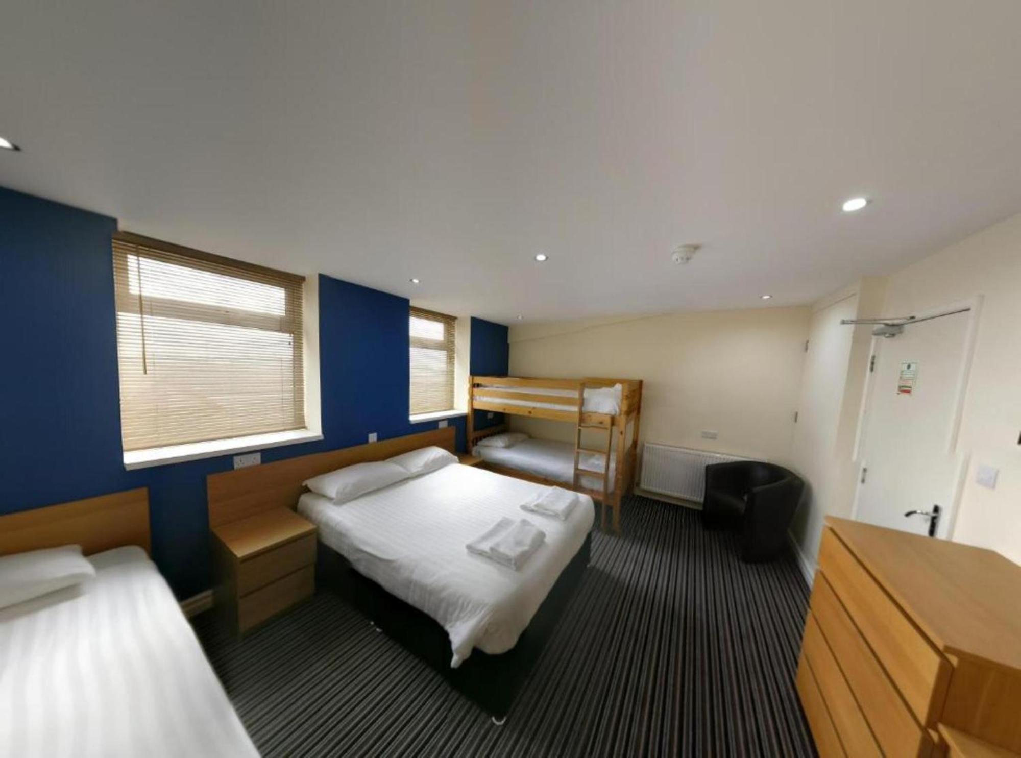 בלקפול Oyo Wave Crest Hotel מראה חיצוני תמונה