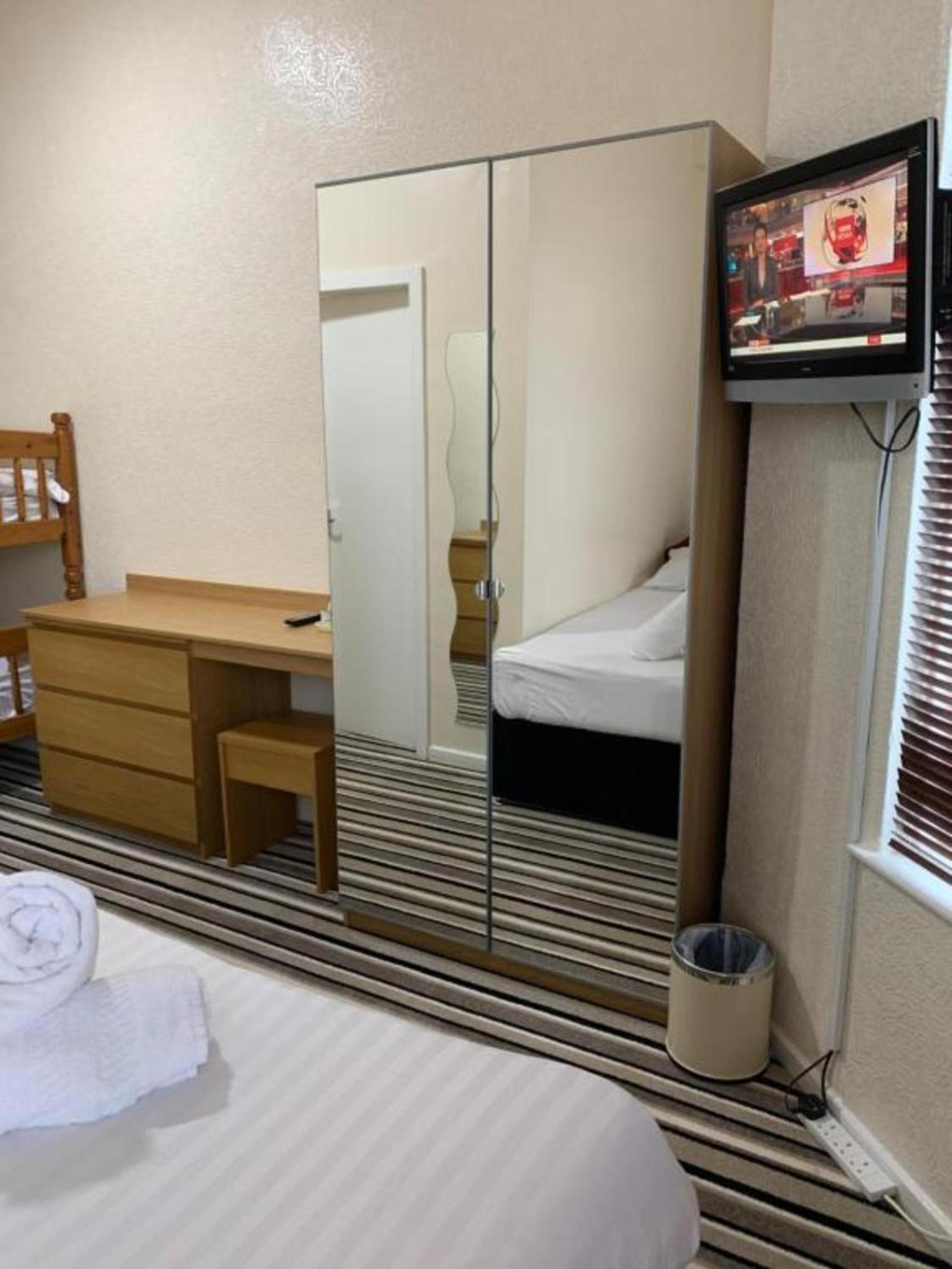 בלקפול Oyo Wave Crest Hotel מראה חיצוני תמונה