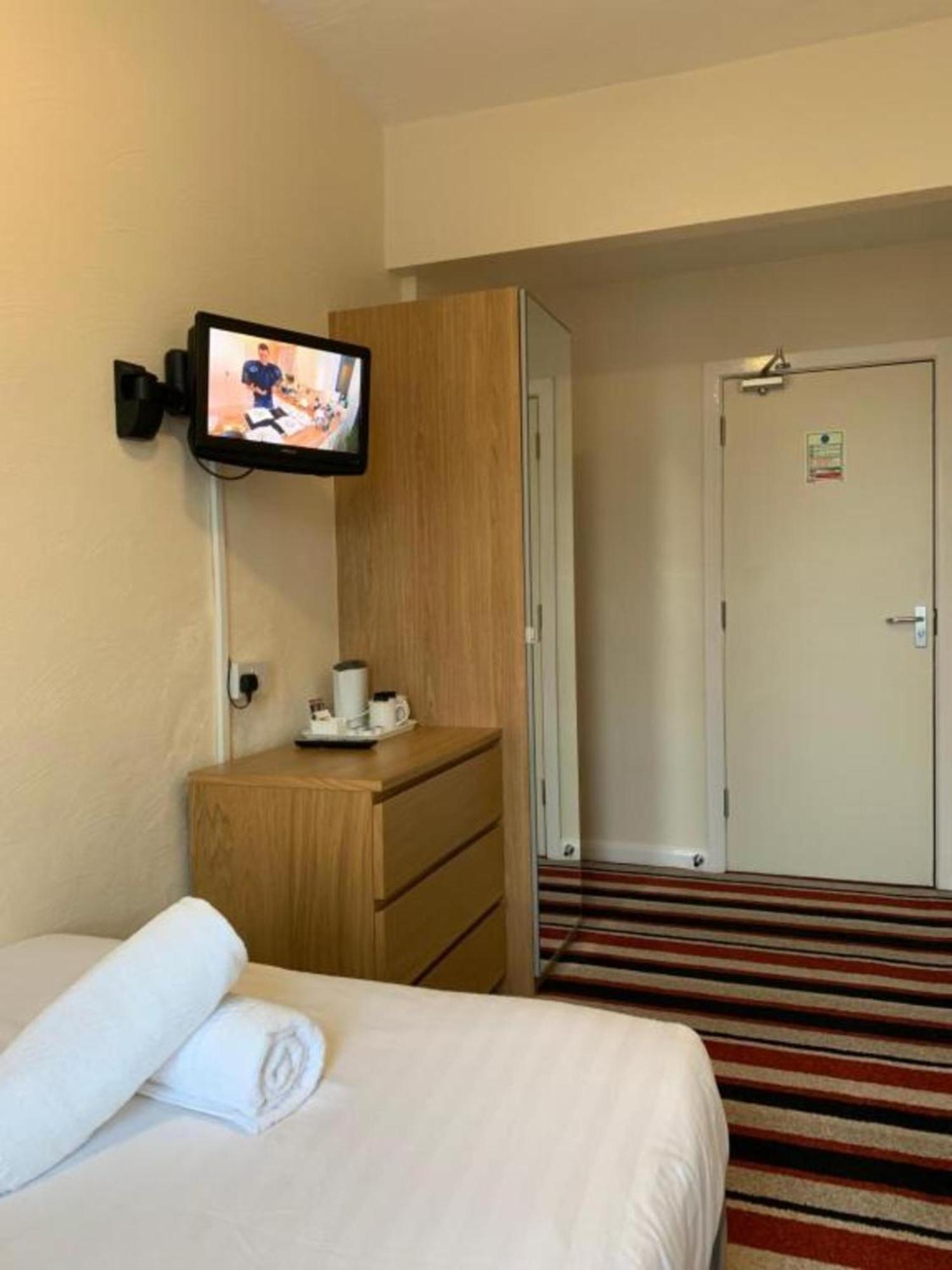 בלקפול Oyo Wave Crest Hotel מראה חיצוני תמונה