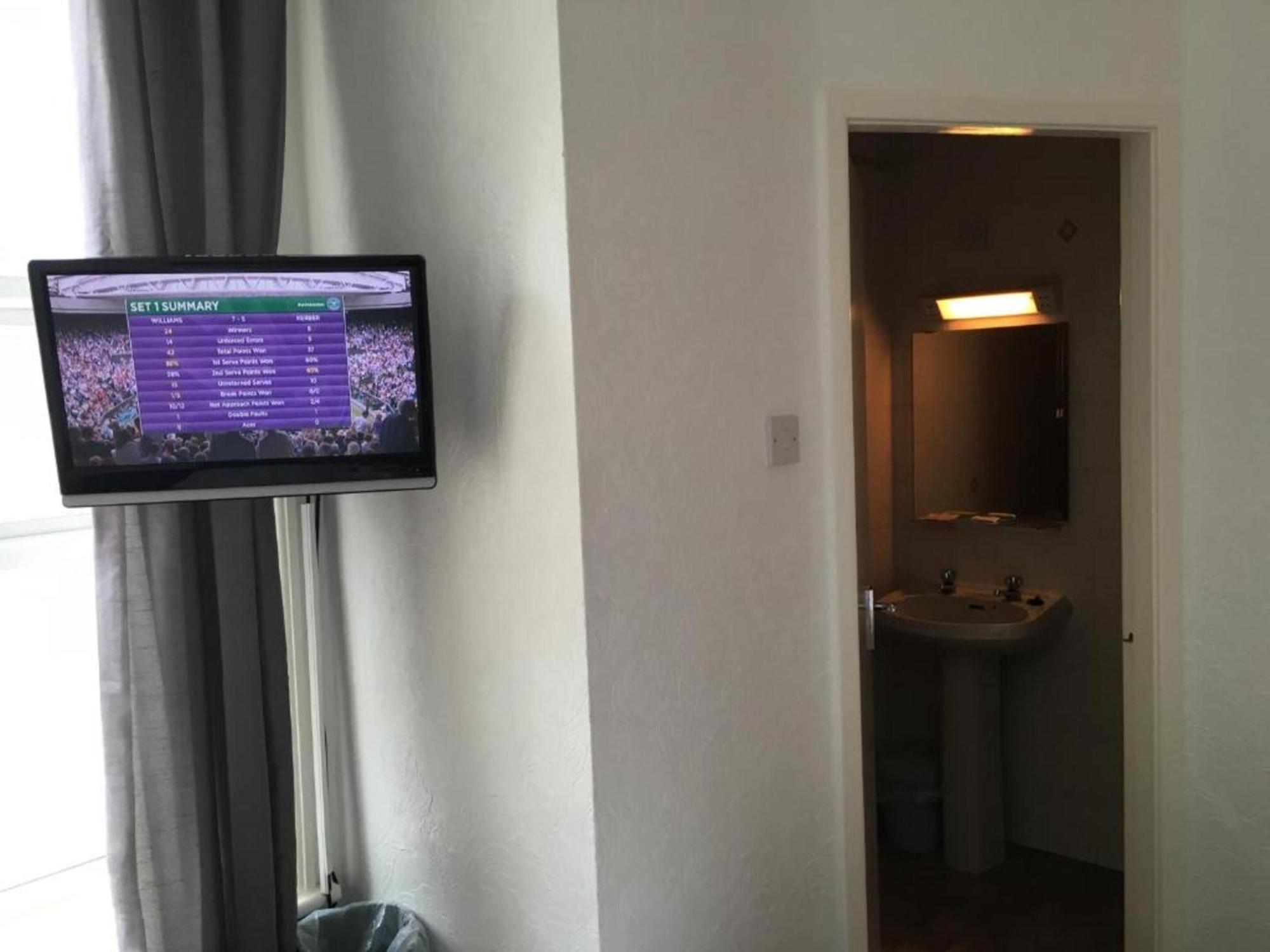 בלקפול Oyo Wave Crest Hotel מראה חיצוני תמונה